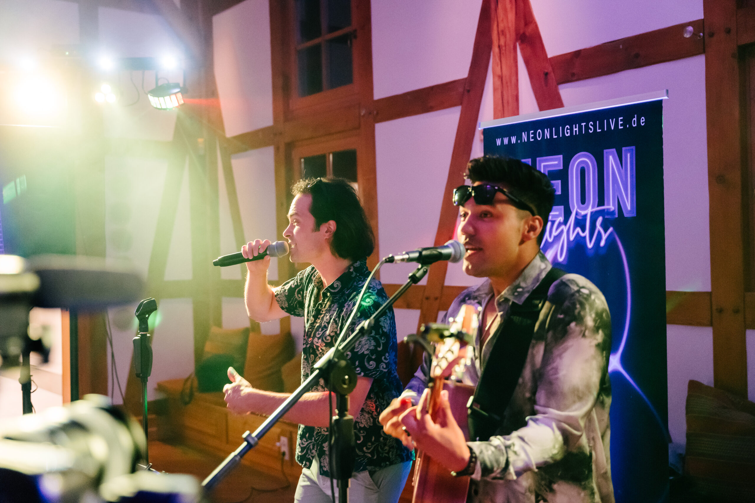 Neon Lights Hochzeitsband